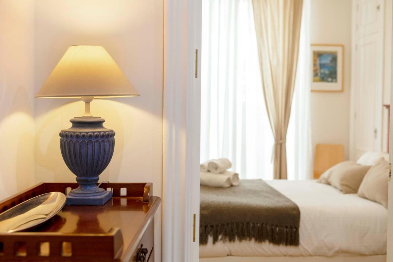 Holidays2Malaga Correo Viejo Next Cathedral Malaga With French Balconies Ngoại thất bức ảnh